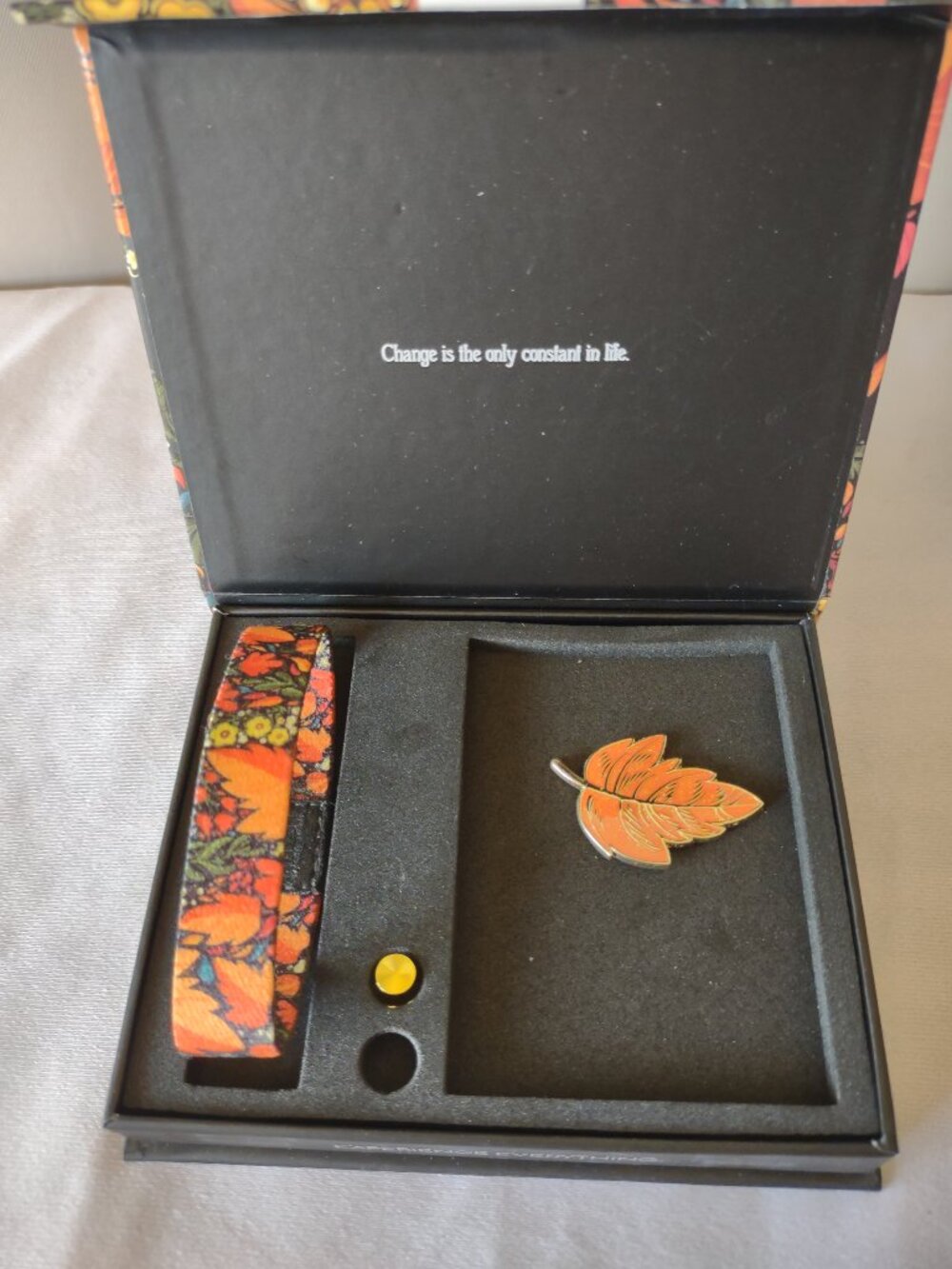 Zox Pearl Medium Bracelet Seasons Change Orange Glitter Leaf Pin Autumn Leaves